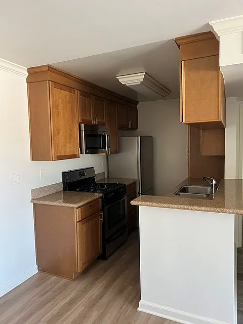 2 bed, 700 sqft, $2,475 — Photo 2