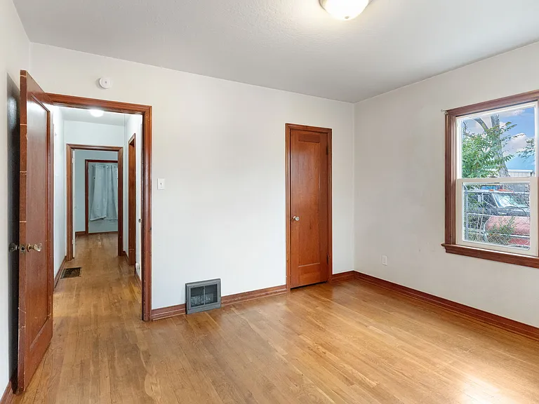 2625 Gunnison St — Photo 10