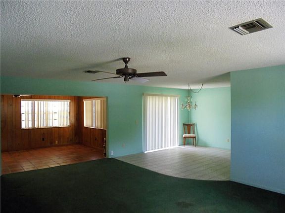 4th image of 1015 NE Oceanview Cir