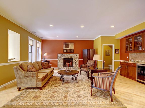 3rd image of 928 E Hyde Park Blvd Unit 2