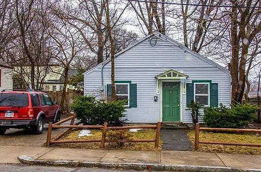 FRONT HOME VIEW AND YARD
