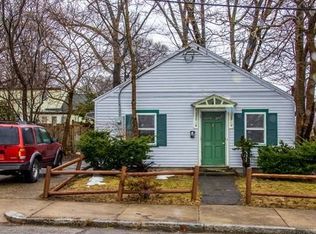 9 Roseglen Rd, Hyde Park, MA 02136