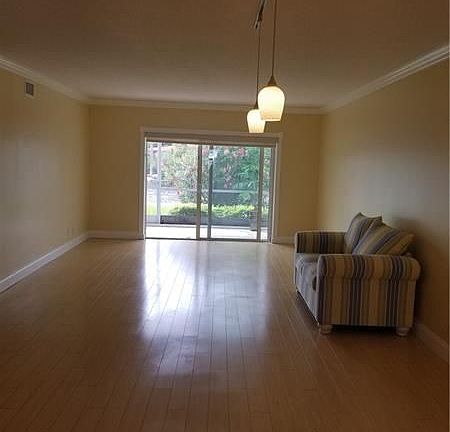 5th image of 3010 NE 16th Ave APT 103