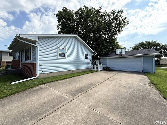 3rd image of 1541 Oriole Dr
