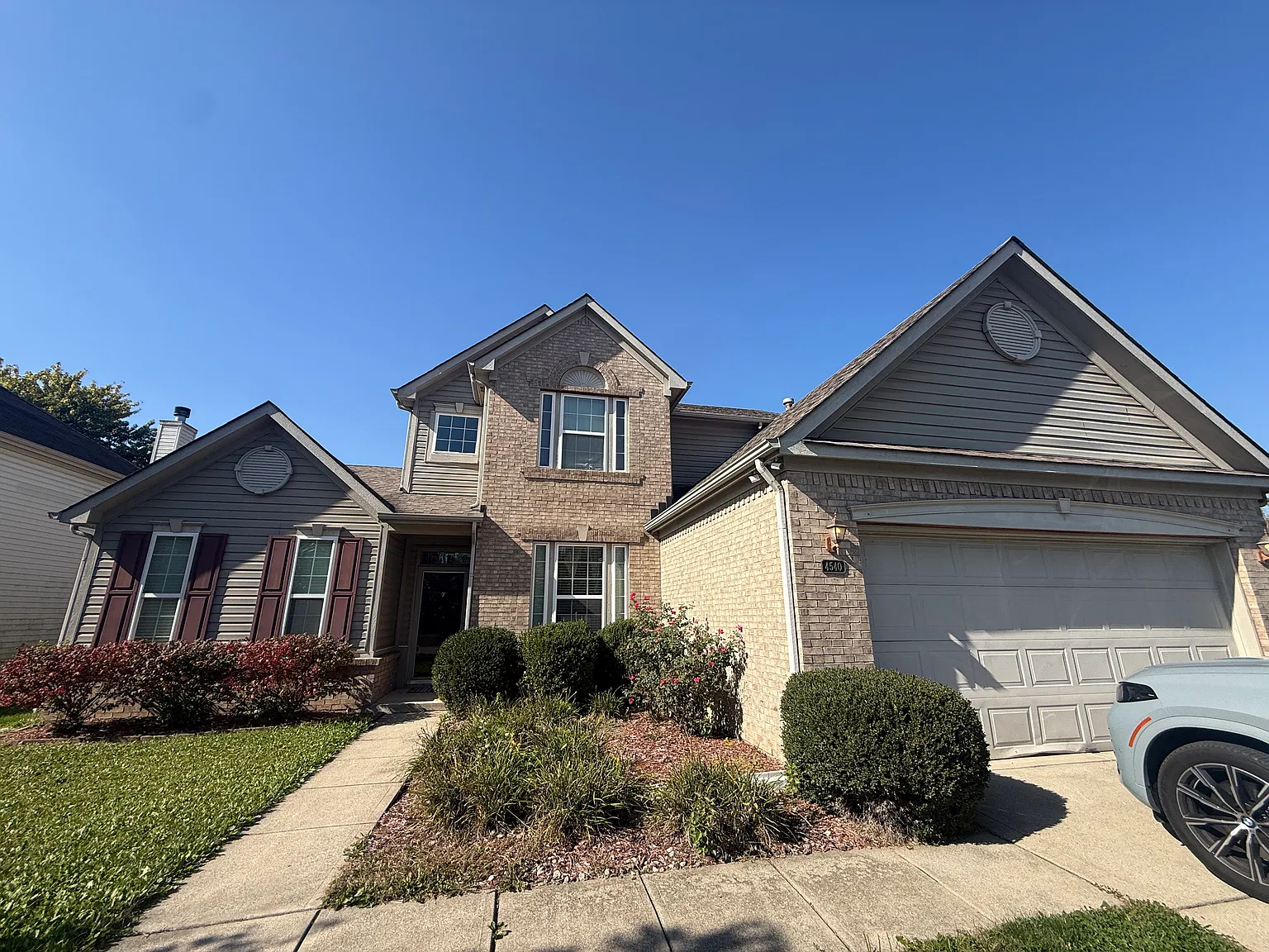 3 bed, 2.5 bath, 2051 sqft, $2,400 — Photo 2
