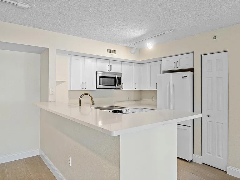 1801 N Flagler Dr #835 — Photo 15