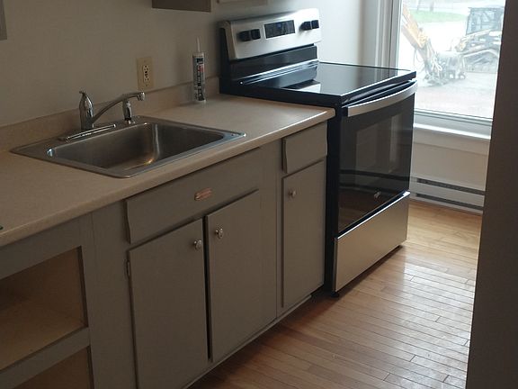 2nd image of 4 Bixby Hill Rd APT 3