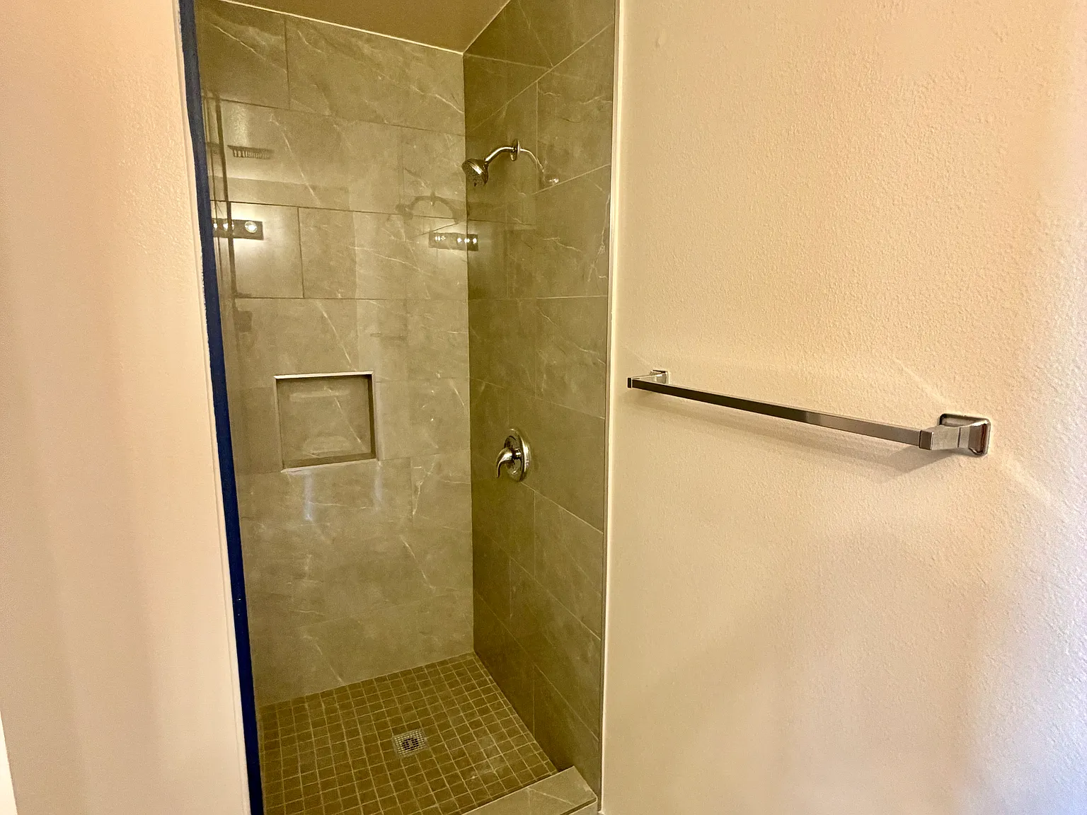2 bed, 1046 sqft, $2,950 — Photo 3