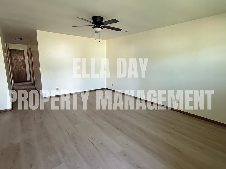 3120 N Applewood Dr — Photo 2