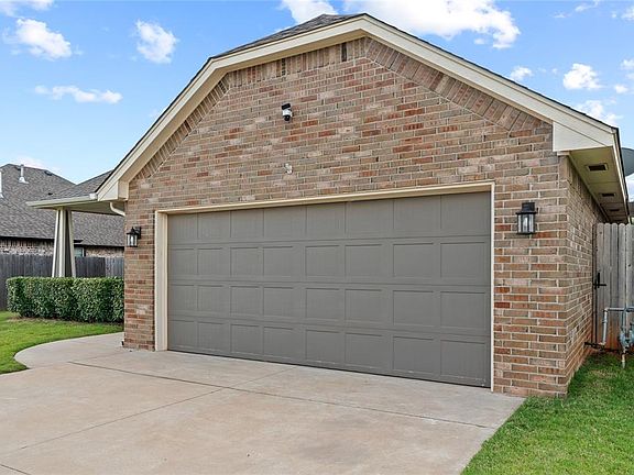 3rd image of 1728 W Zachary Way