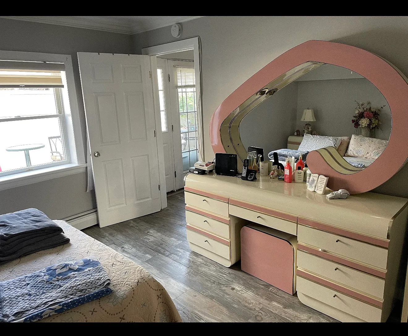2 bed, 700 sqft, $2,700 — Photo 3