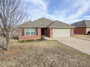515 E Linden Ln, Mustang, OK 73064