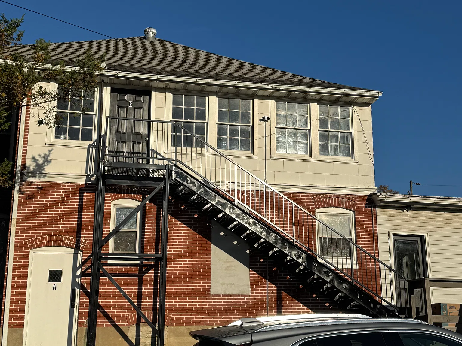 3 bed, 1400 sqft, $2,200 — Photo 3