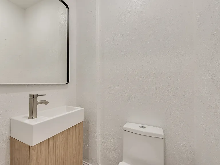 1104 Belvedere Dr — Photo 16
