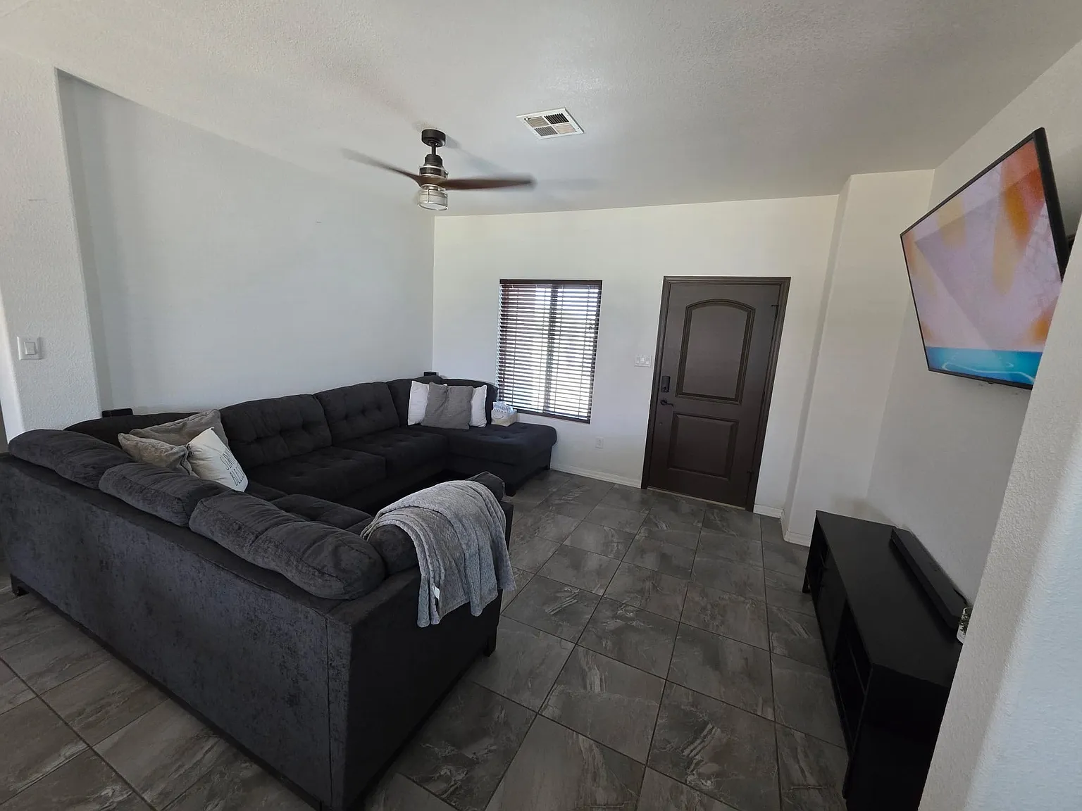 3 bed, 1252 sqft, $1,600 — Photo 3