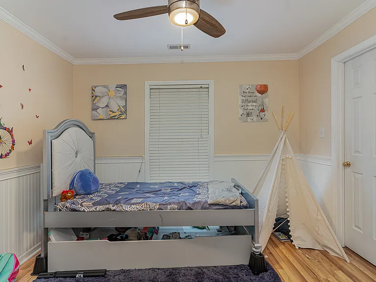 203 Brook Creek Dr — Photo 8