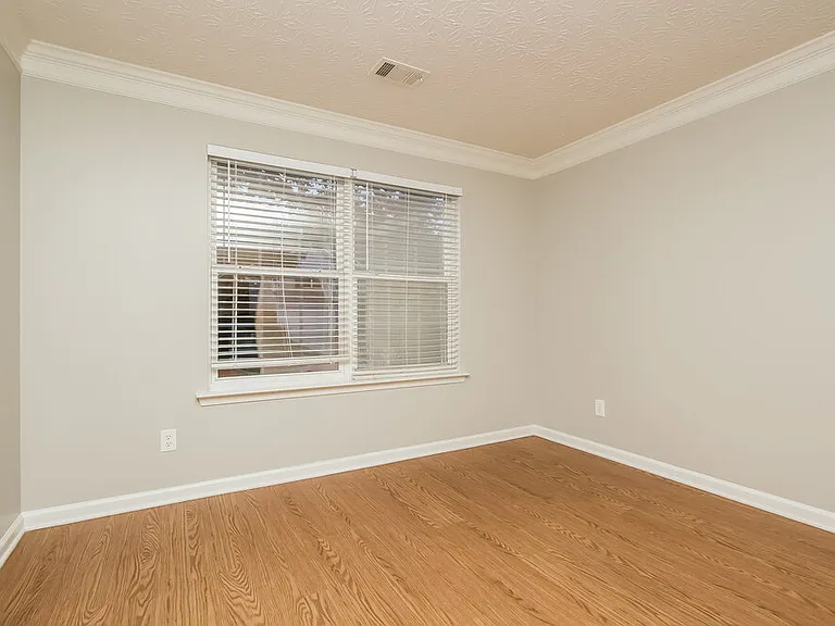 340 Meadows Ln — Photo 11