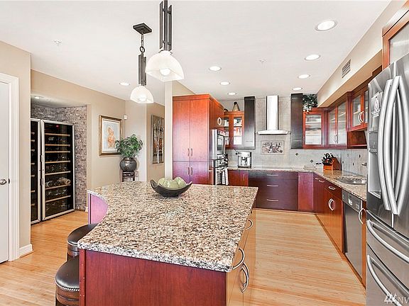 5th image of 735 1st St S Unit 104