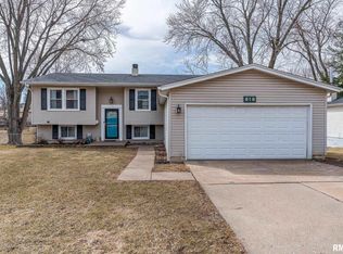 619 Northbrook Dr, Davenport, IA 52806