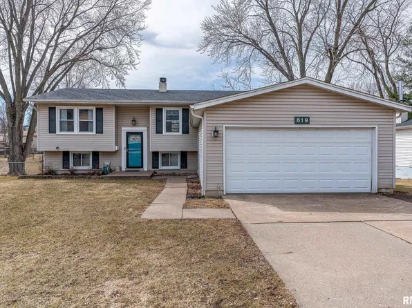619 Northbrook Dr, Davenport, IA 52806