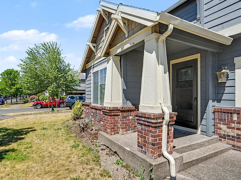 305 Casting St SE — Photo 3