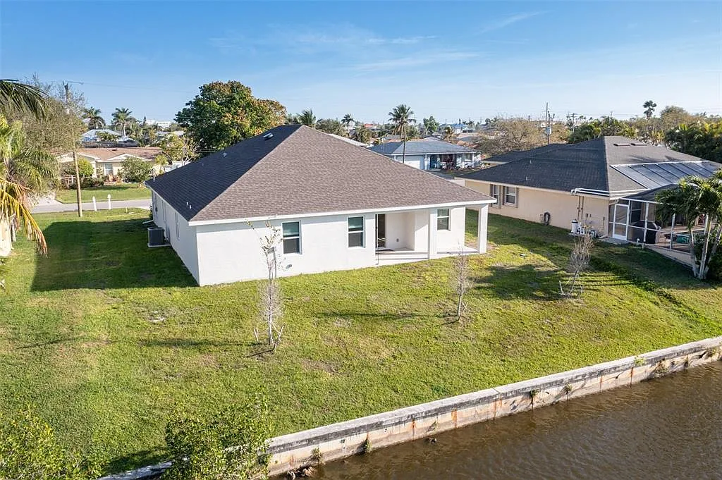 4 bed, 3.0 bath, 2381 sqft, $2,790 — Photo 4