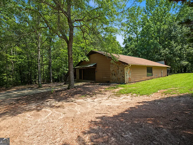 241 Busbin Rd — Photo 23