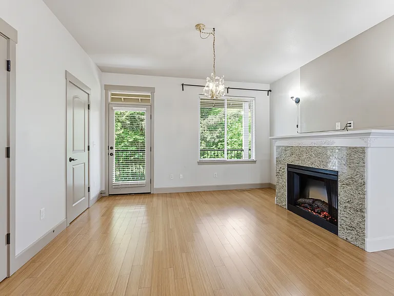 1906 NE 48th Way — Photo 3