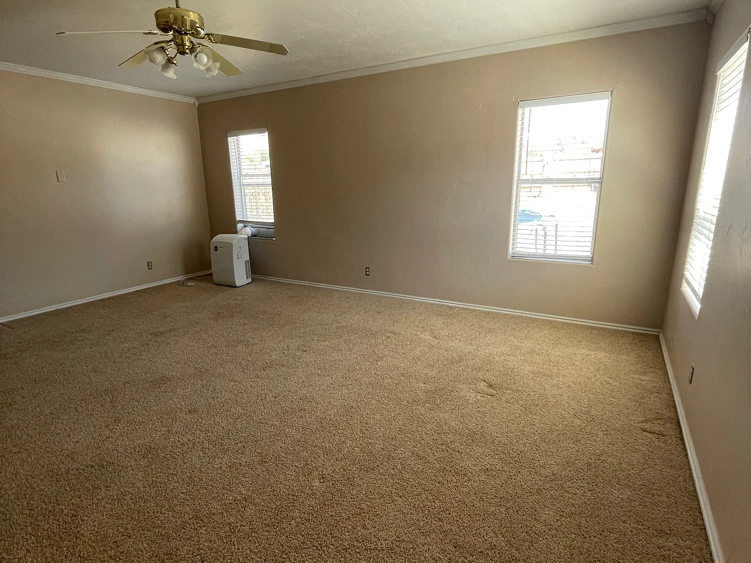 3 bed, 1300 sqft, $2,000 — Photo 3
