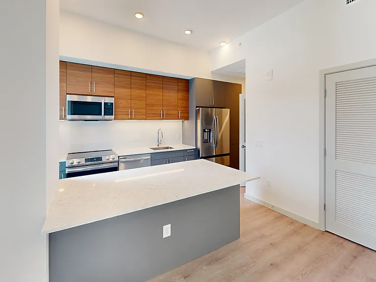 101 N Meridian — Photo 93