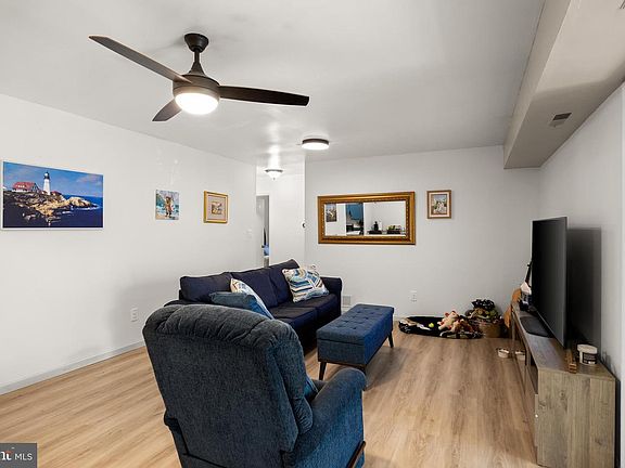 5th image of 42 W Bluebell Ln