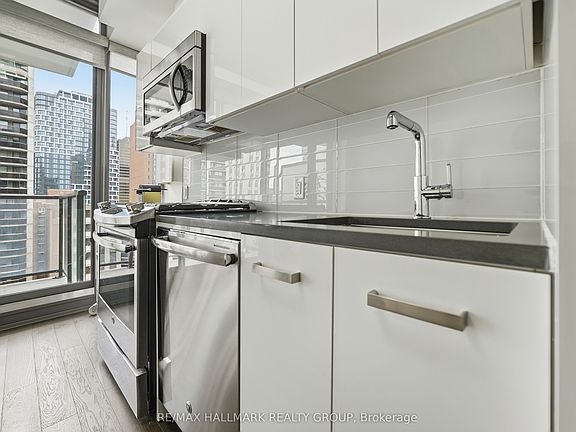 5th image of 224 Lyon St N #1009