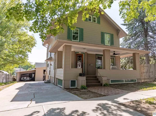 623 S Adams St, Papillion, NE 68046