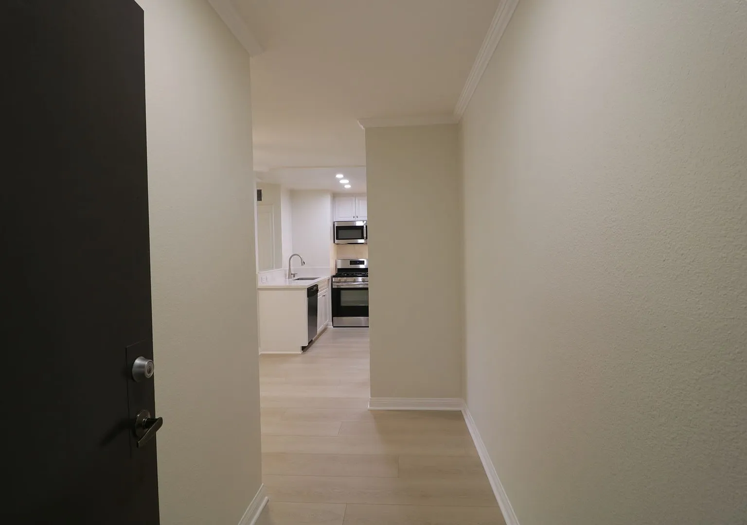 5545 Canoga Ave — Photo 4