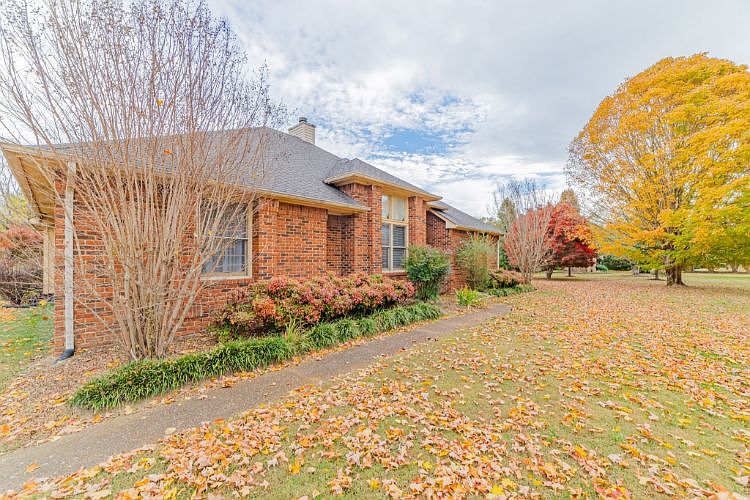 1st image of 203 Ashley Dr