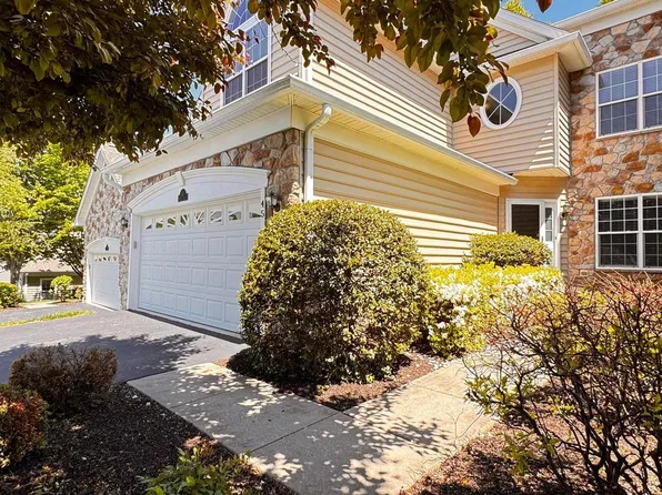 45 Sagewood Dr #18, Malvern, PA 19355