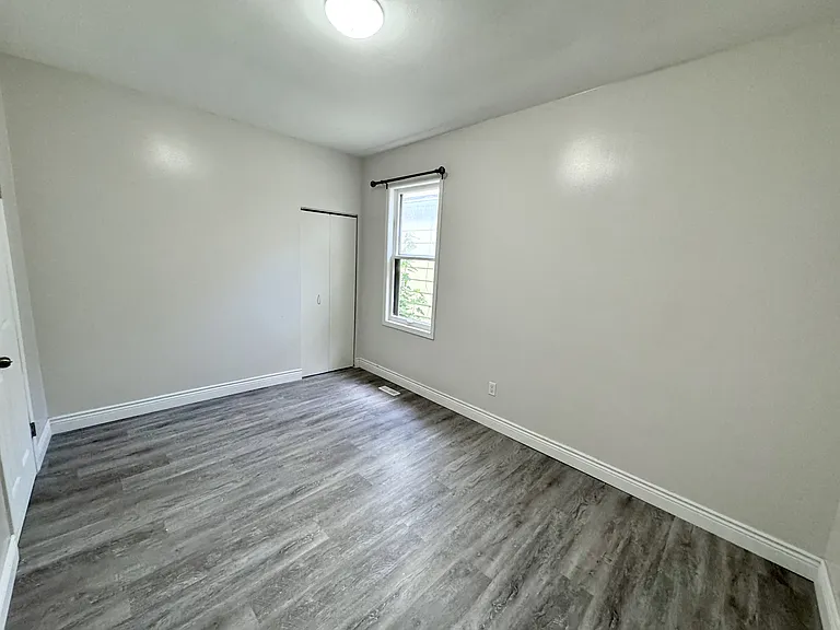 476 Aylmer Ave — Photo 7