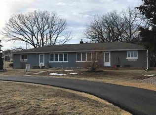 3122 Lincolnway St, Clinton, IA 52732