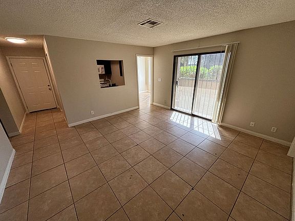 4th image of 4590 Carriage Park Dr Unit 16A