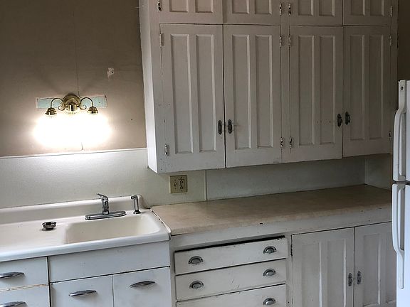 3rd image of 223 Pearl St APT 1E