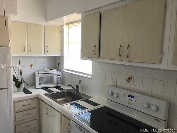 5th image of 1711 NE Miami Gardens Dr APT 225