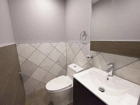 5th image of 613 Woodward Ave #1A