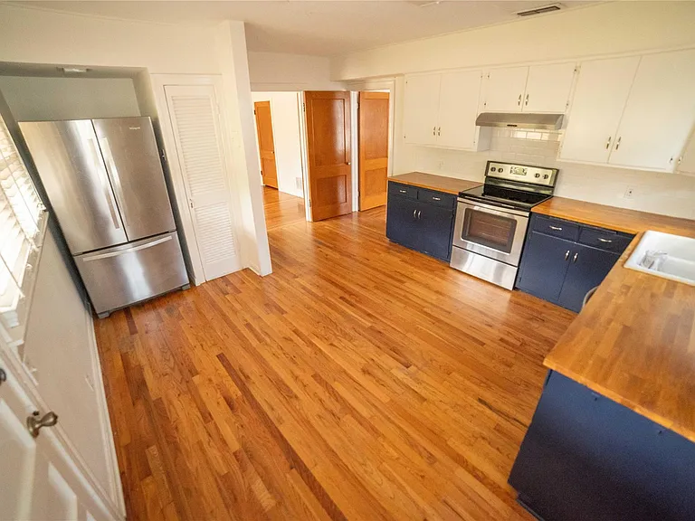 5409 Woodview Ave — Photo 10