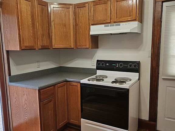 3rd image of 394 Glen Oak St