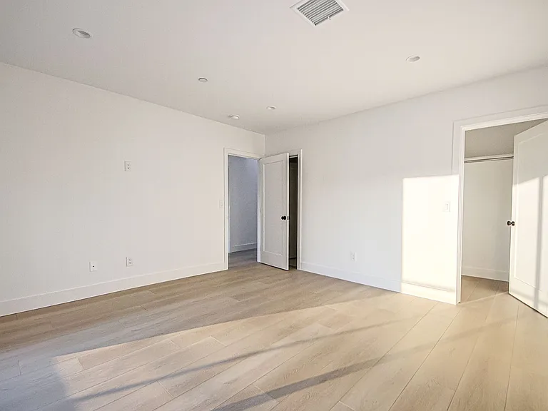 1223 N June St — Photo 18