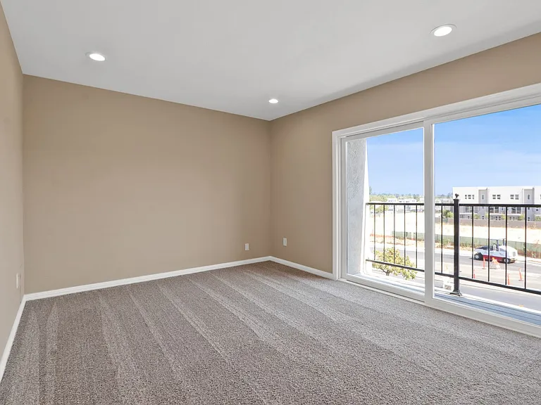 1115 Rosecrans Ave — Photo 7