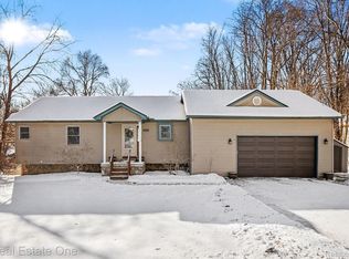 10540 Kenrich Dr, Brighton, MI 48116