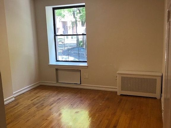 4th image of 240 E 90th St APT 1B