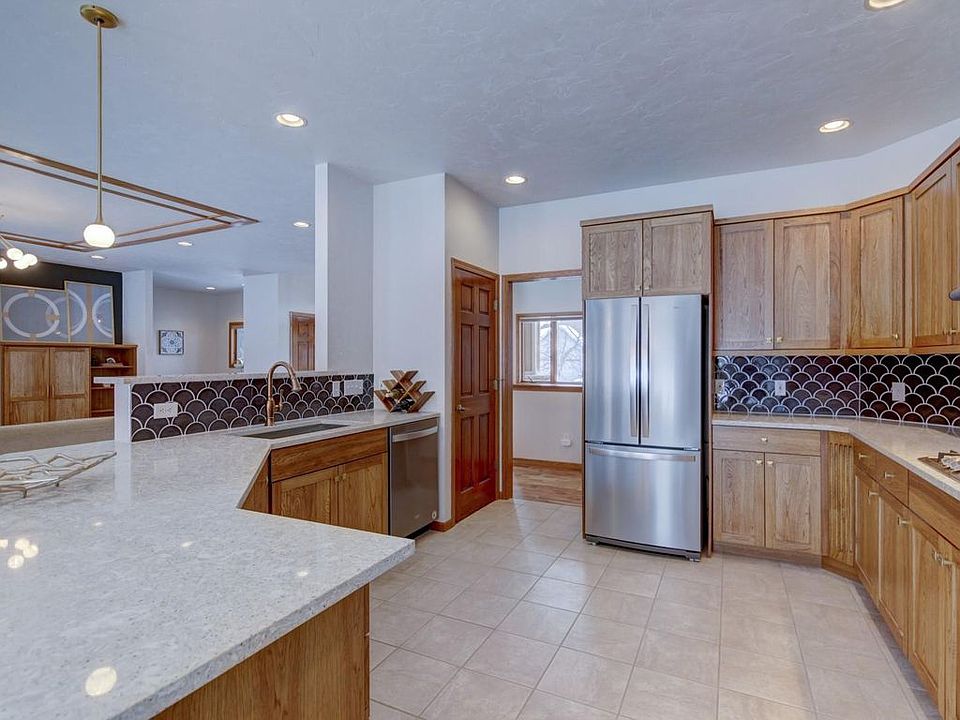 1st image of 235 Pinnacle Dr