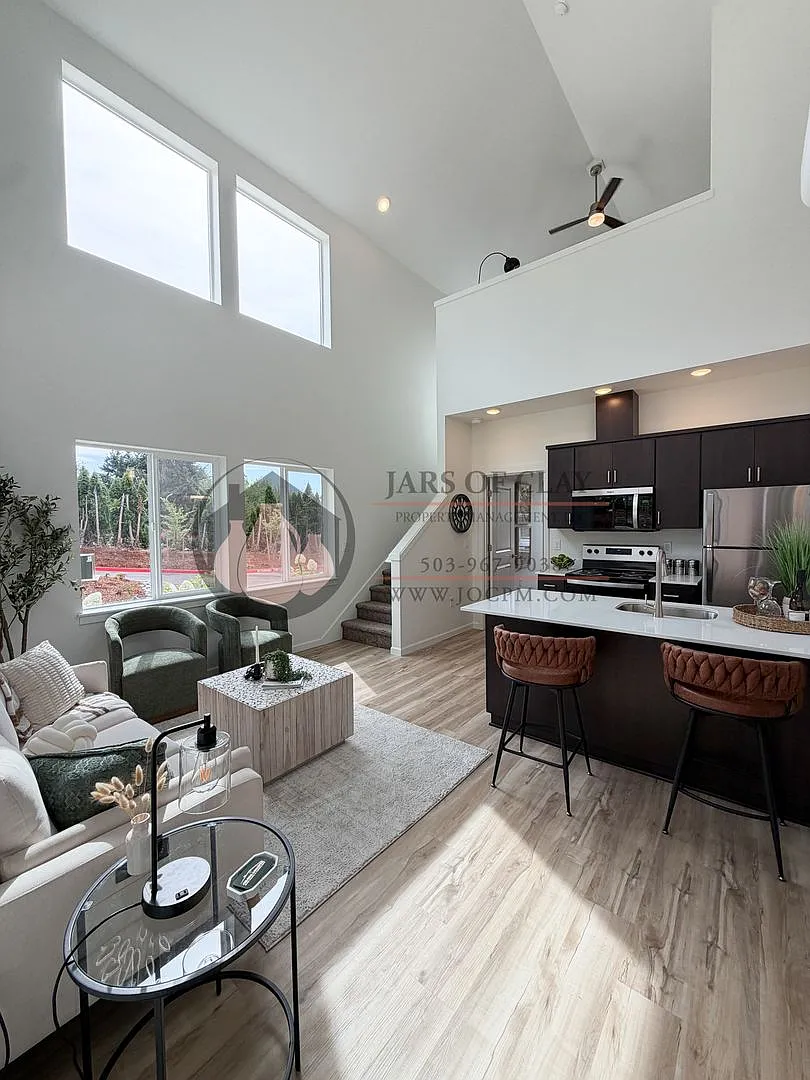 Beautiful New Construction South Salem Cottage — Photo 4